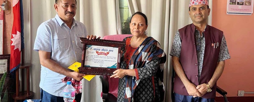 बिर्तामोड नगर प्रमुख र उप–प्रमुख झापा  गोल्डकपको संरक्षक  